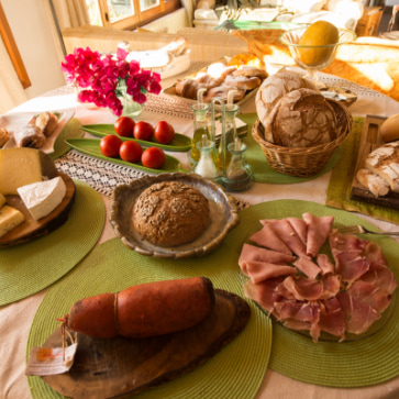 Mesa con almuerzos