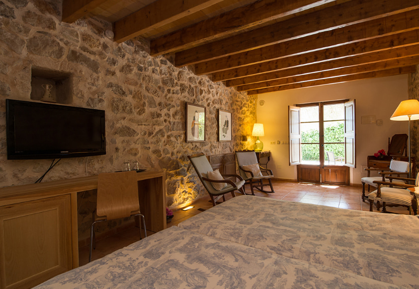  General view of the Junior Suite room in Can Feliu