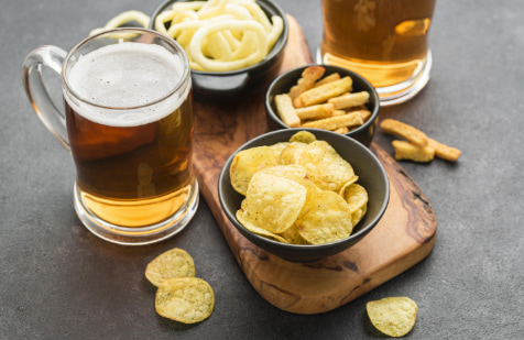 Snacks y bebidas del bar de Can Feliu